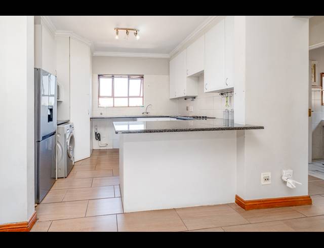 2 BEDROOM APARTMENT FOR SALE IN BRYANSTON